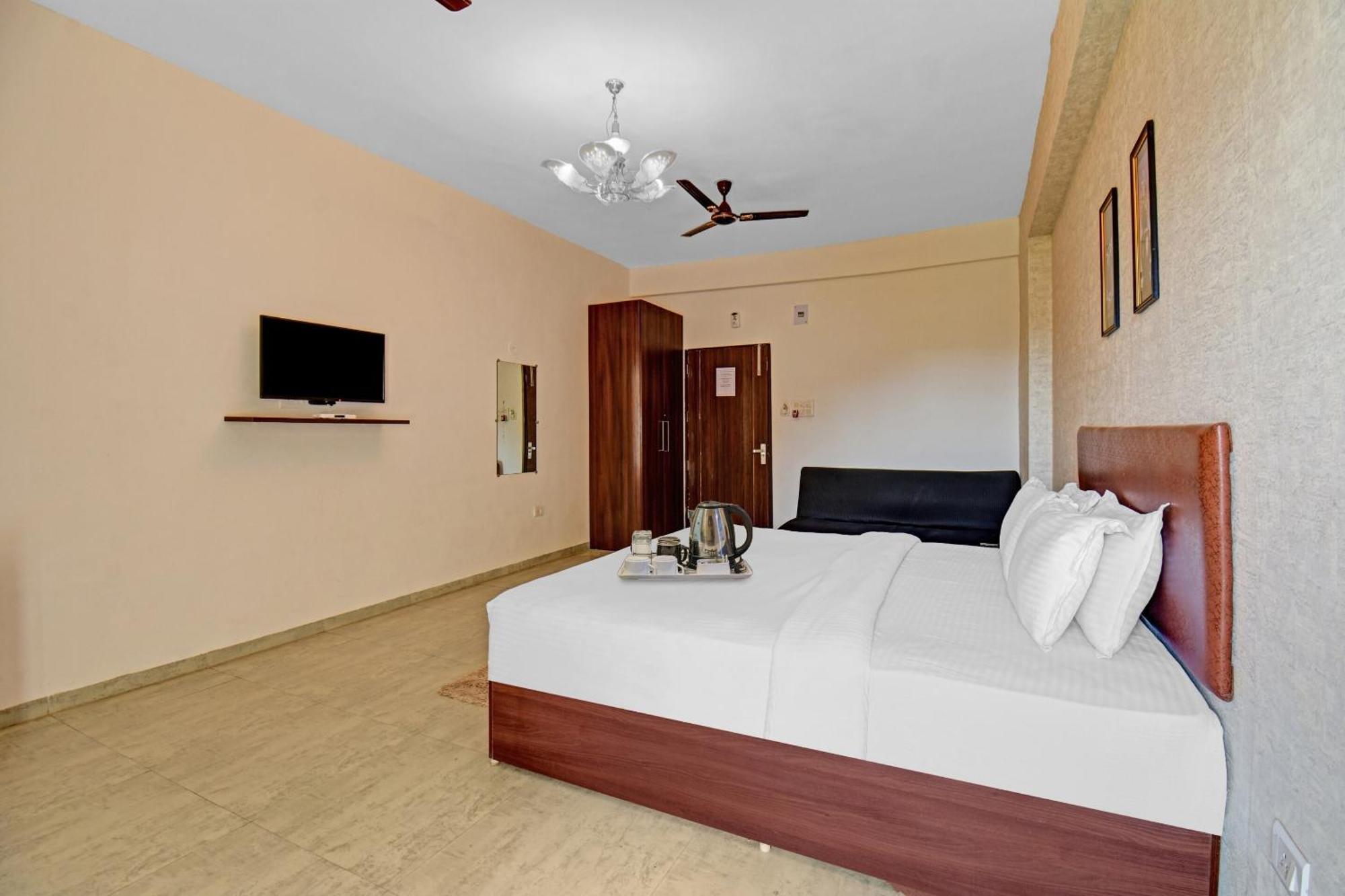 Townhouse Classio Suites Shirdi Exterior photo